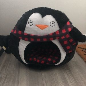 Penguin pet bed